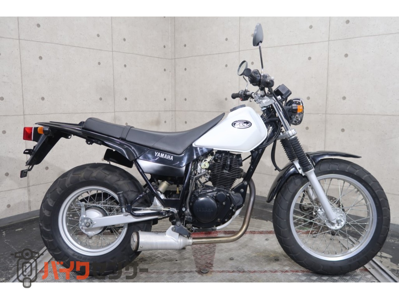 ヤマハ TW200E DG07J スーパートラップマフラー バッテリー交換済み
