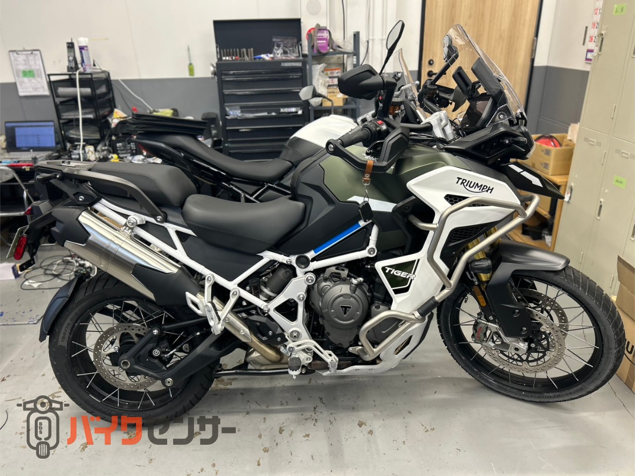 トライアンフ　タイガー1200 ノーマルシート　ヒーター付き トライアンフ タイガー1200ラリー エクスプローラー ABS シート