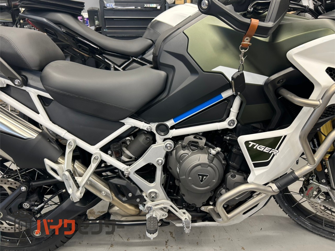 トライアンフ タイガー1200ラリー エクスプローラー ABS シート