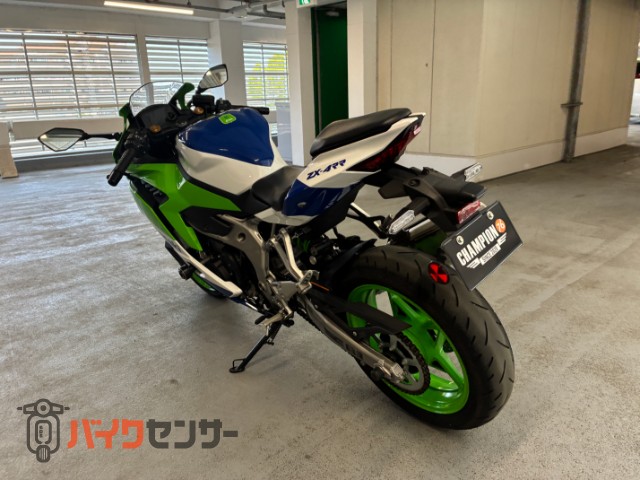 NINJA ZX-4RR 40thアニバーサリーエディション・エンジンスライダー