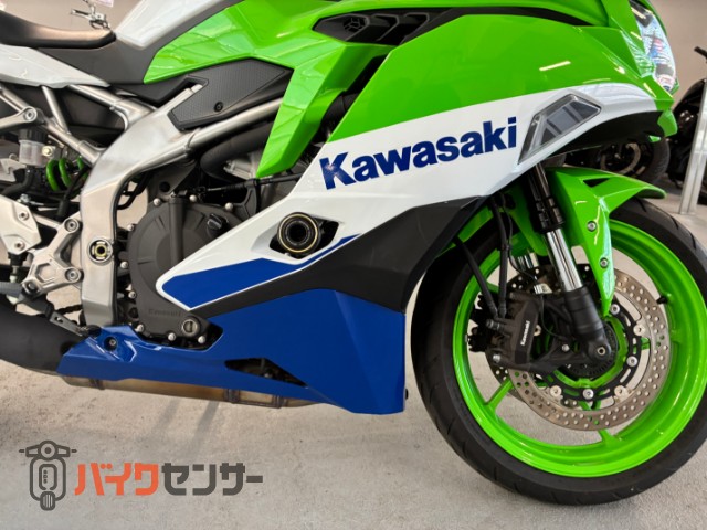 NINJA ZX-4RR 40thアニバーサリーエディション・エンジンスライダー