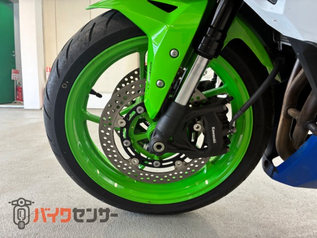 NINJA ZX-4RR 40thアニバーサリーエディション・エンジンスライダー