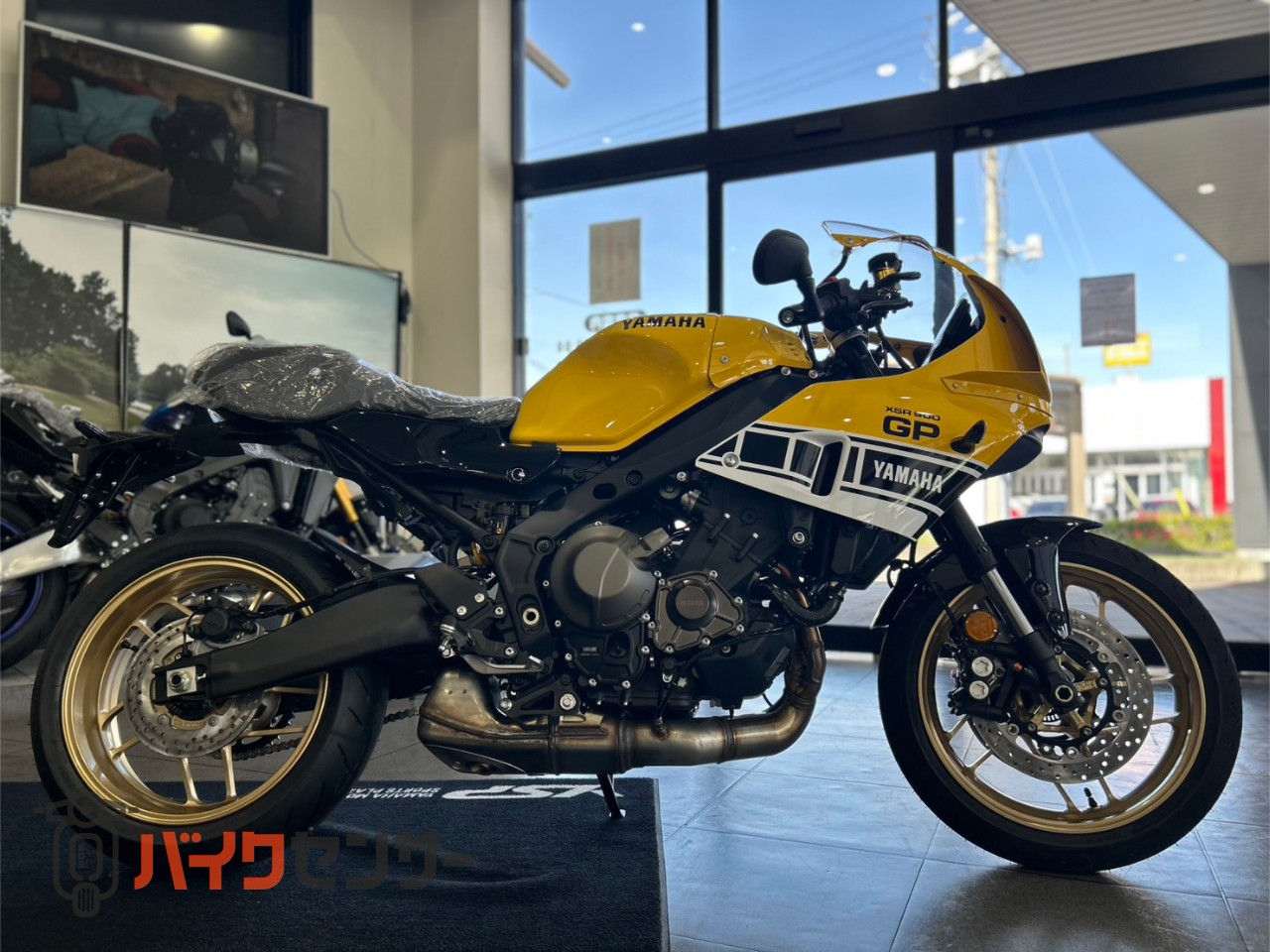 ヤマハ XSR900GP 2026年モデル ライトレディッシュイエローソリッド1
