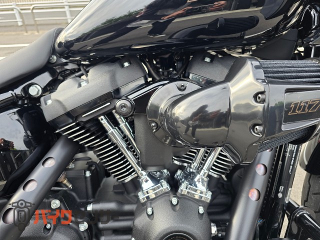 FXLRSTソフテイルローライダーST ジキルマフラー 前後クラッシュバー