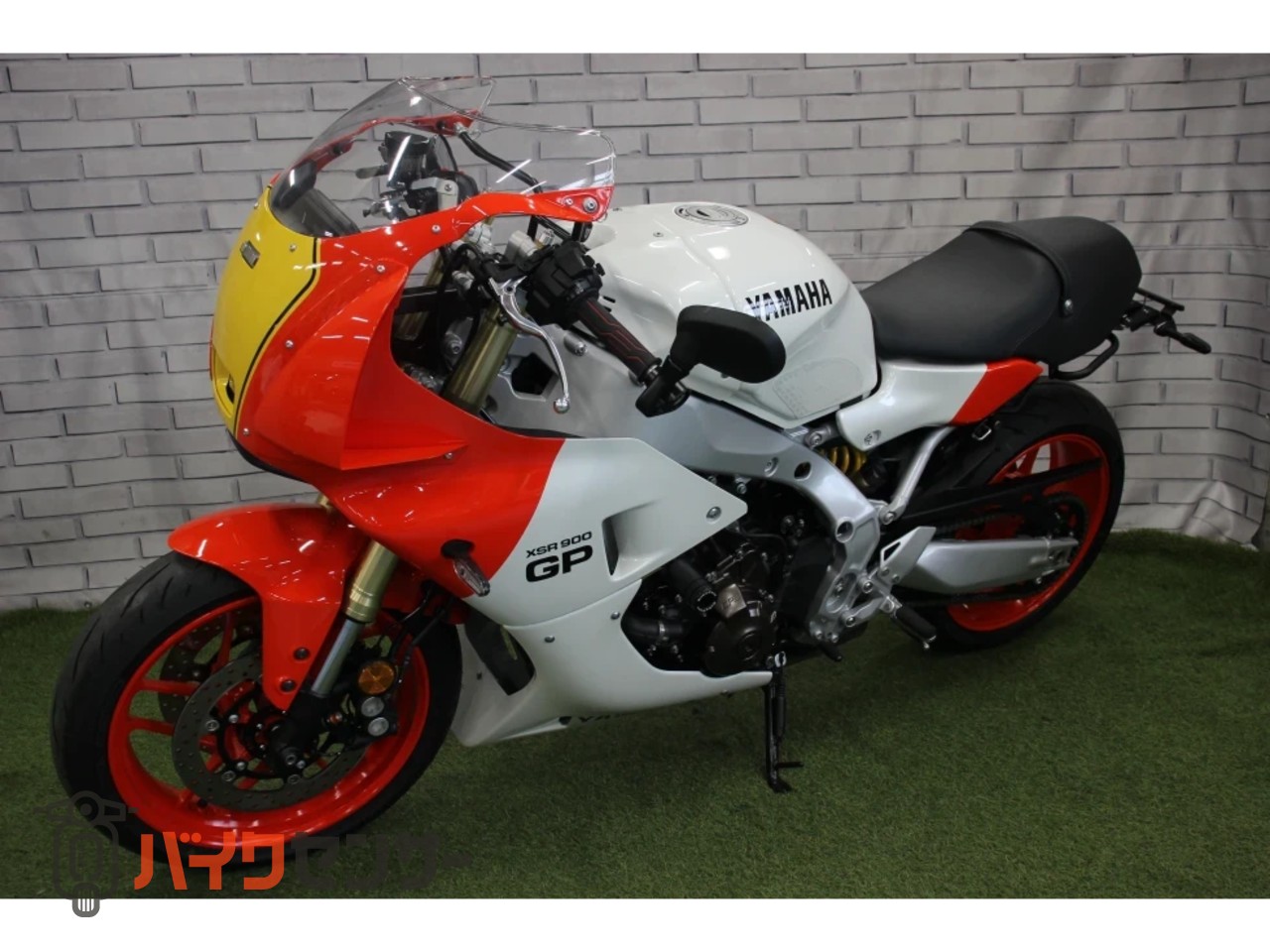 メルカリ祭　新品　グランパッソ　シアター　サウンドラック　GP-HP900C 白 ヤマハ XSR900 GP B651118| BDSバイクセンサー
