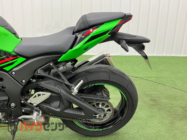 Ninja ZX-10R 水冷4気筒 KRT Edition TFTメーター