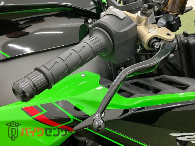 Ninja ZX-10R 水冷4気筒 KRT Edition TFTメーター