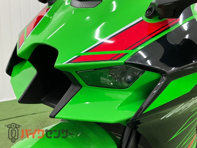 Ninja ZX-10R 水冷4気筒 KRT Edition TFTメーター