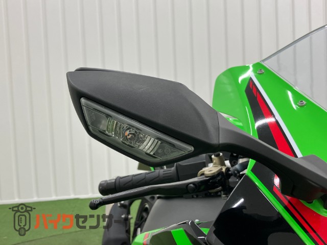 Ninja ZX-10R 水冷4気筒 KRT Edition TFTメーター