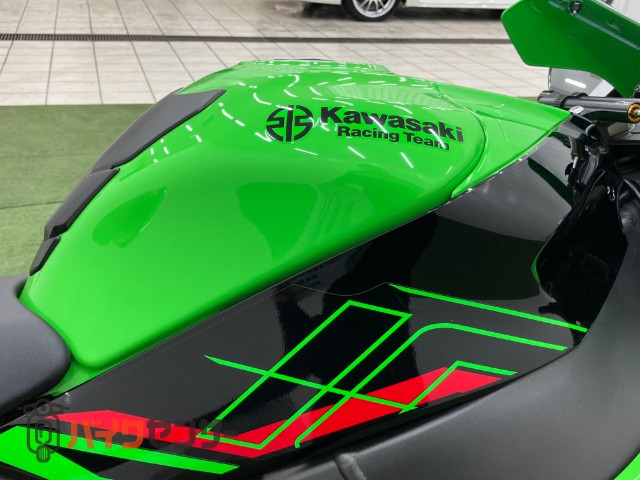 Ninja ZX-10R 水冷4気筒 KRT Edition TFTメーター
