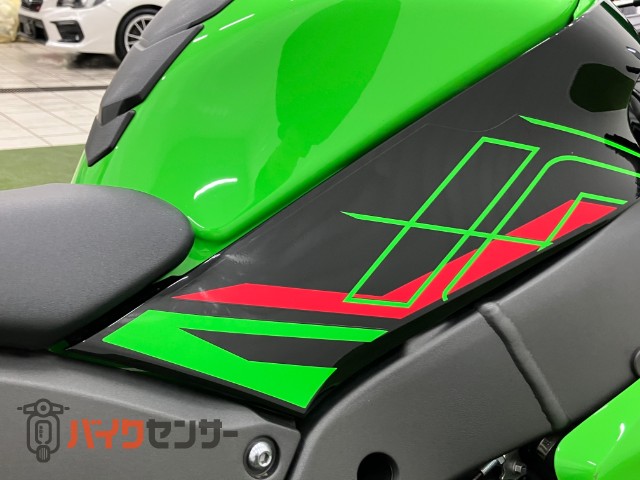 Ninja ZX-10R 水冷4気筒 KRT Edition TFTメーター