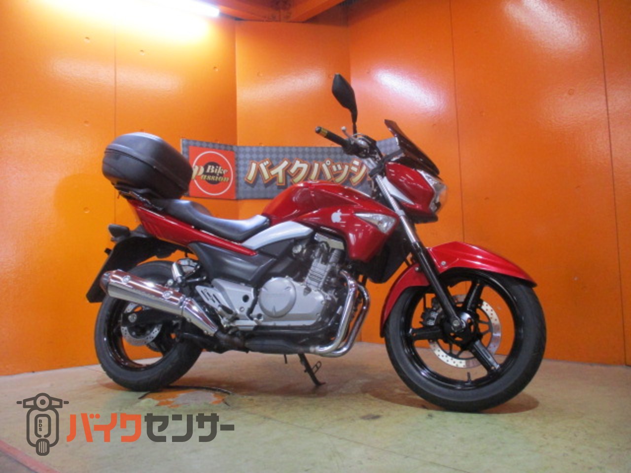スズキ GSR250 リアボックス スクリーン レッド インジェクション