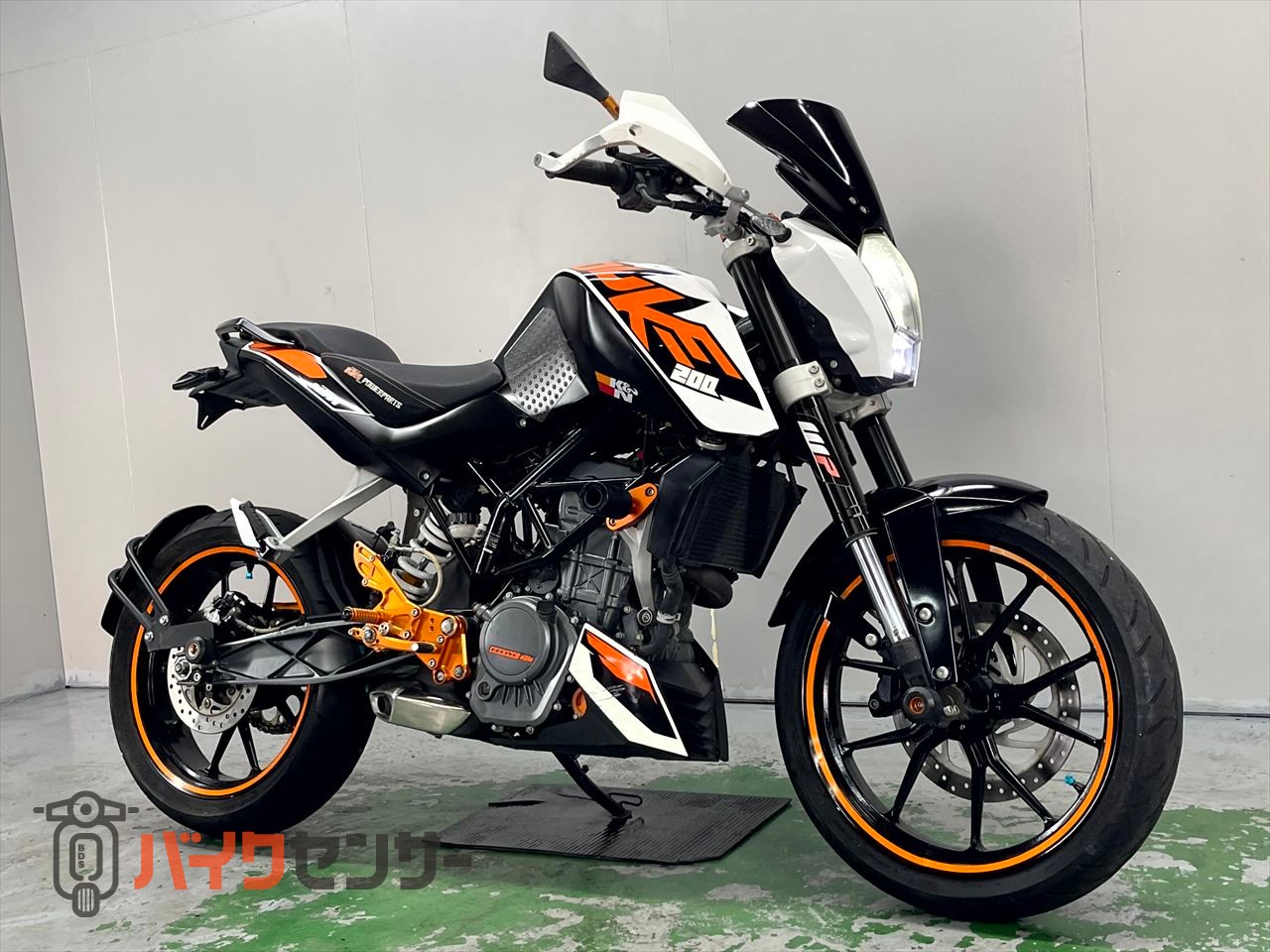 KTM 200 デューク 2013年モデル 社外バックステップ 社外スクリーン