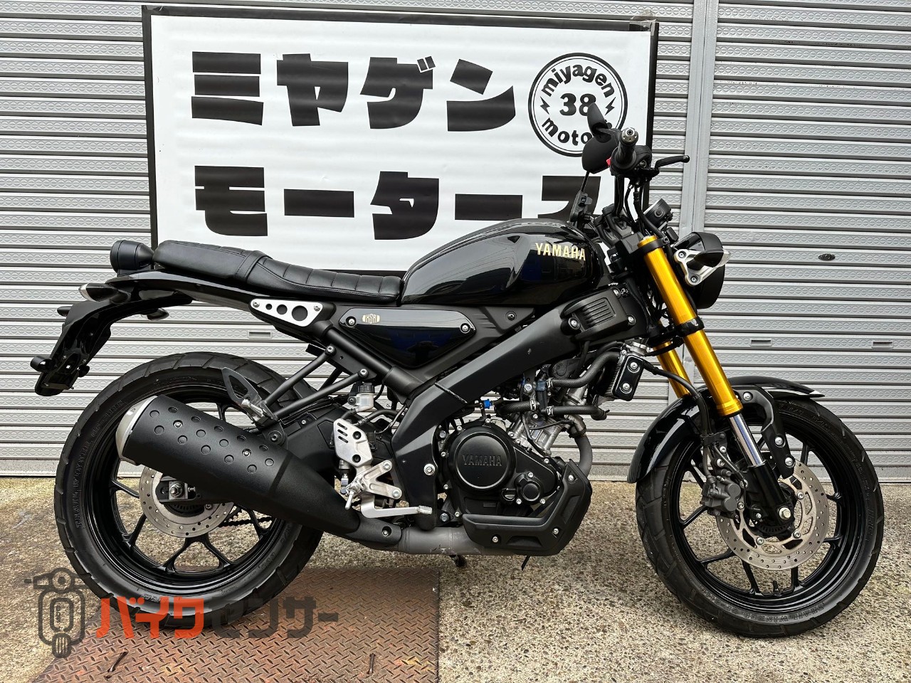 ヤマハ XSR125 2024年式 RE46J スマホホルダー 純正キー2本