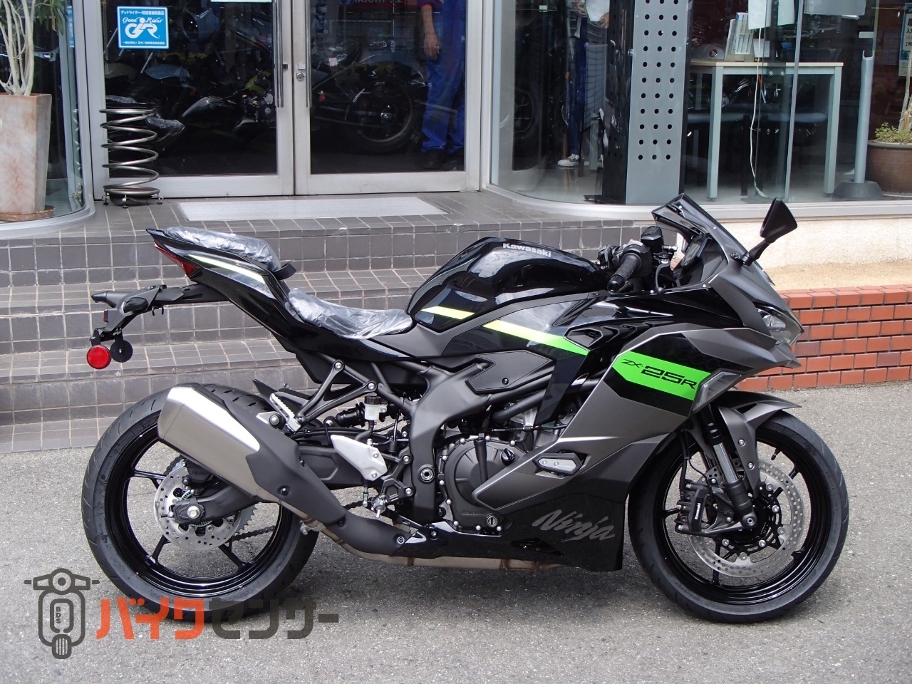 新品 25年式 NBX-R620 Nina ZX-25R SE】2024年モデルのカラーリングが発表 | 新車 | カワサキ