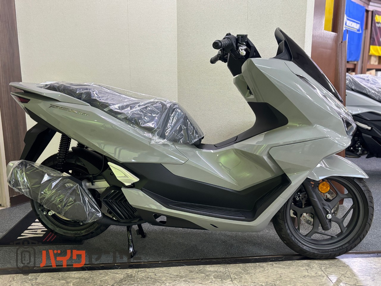 ホンダ PCX160 2025年モデル グレー 新車 B654723| BDSバイクセンサー