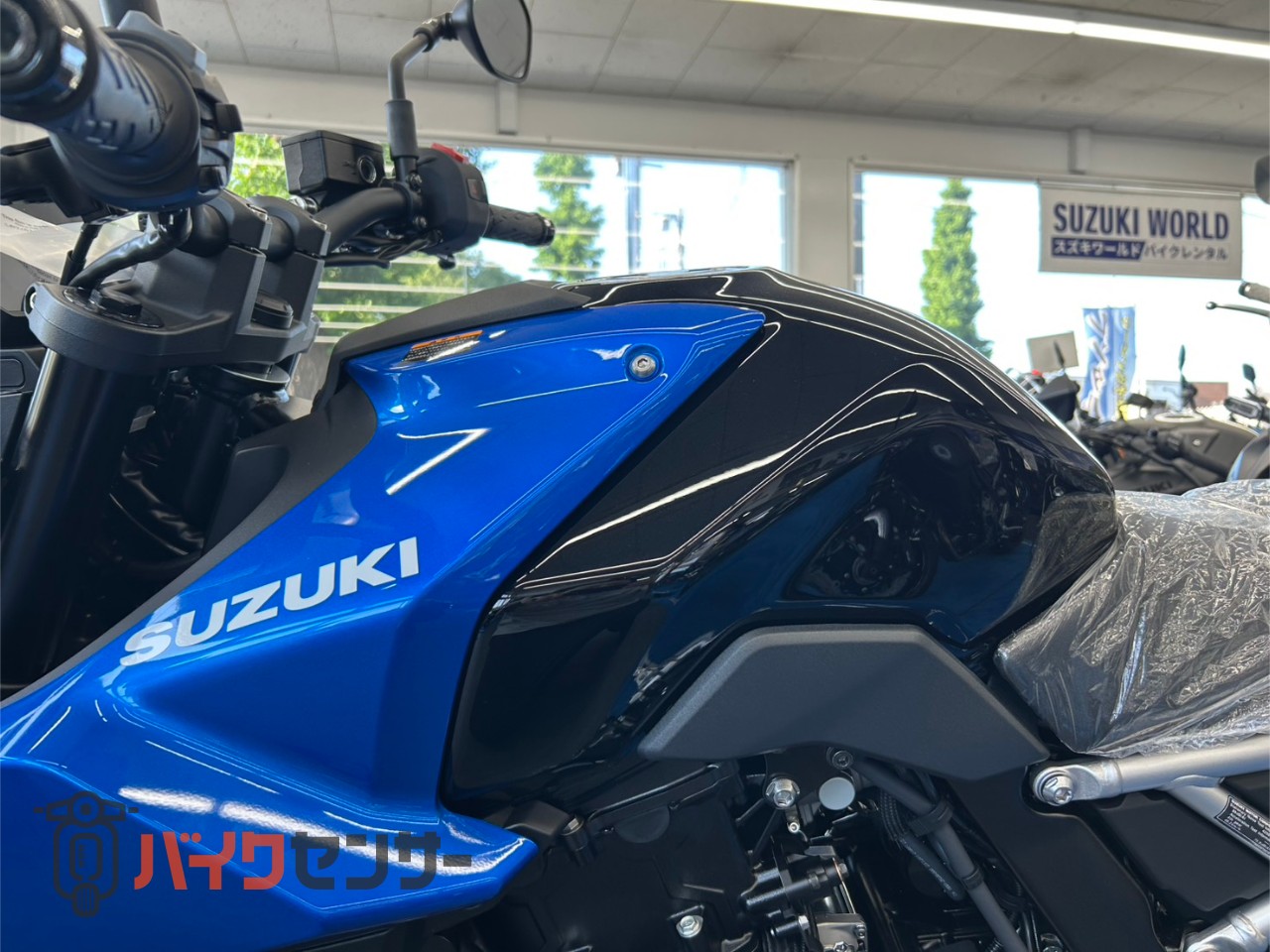 スズキ GSX-8S 2026年モデル グラススパークルブラック/トリトンブルー