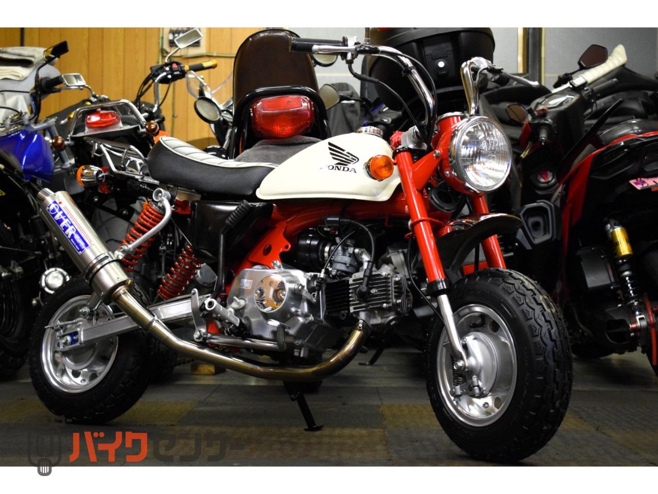 ホンダ モンキー AB27 2007年モデル カスタム車 OVERマフラー アルミ ホンダ モンキー AB27 2007年モデル カスタム車 OVERマフラー アルミ
