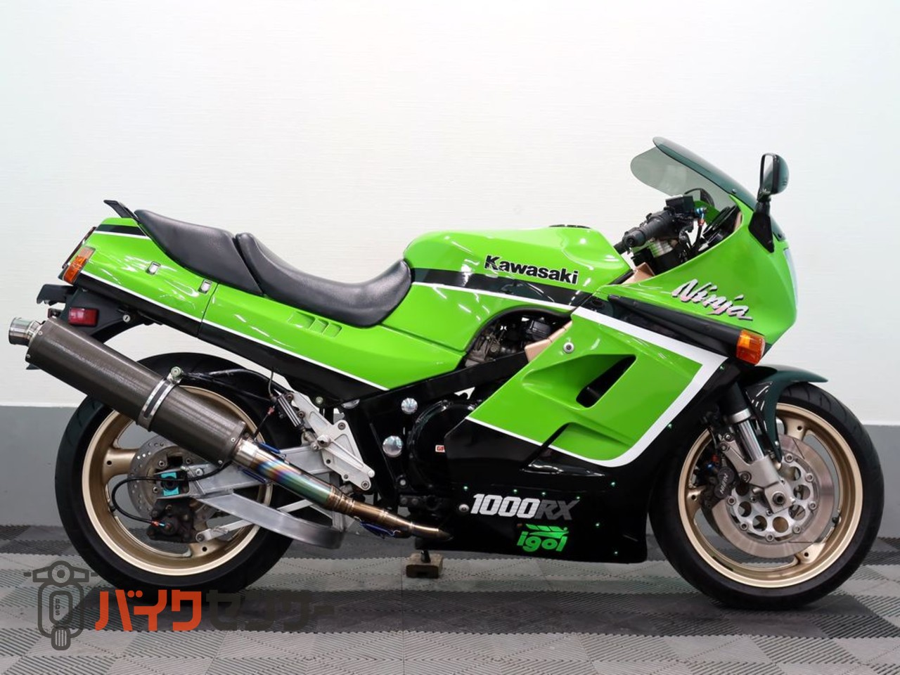 カワサキ GPZ1000RX GSX-R1100足回り流用でバッチリキマってます