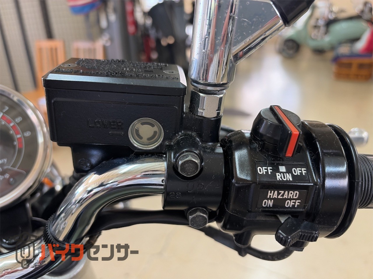 ヤマハ SR400 35thアニバーサリーモデル・USBソケット・スマホホルダー
