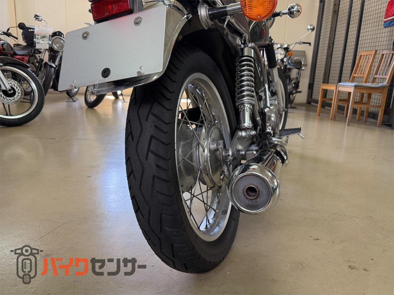ヤマハ SR400 35thアニバーサリーモデル・USBソケット・スマホホルダー
