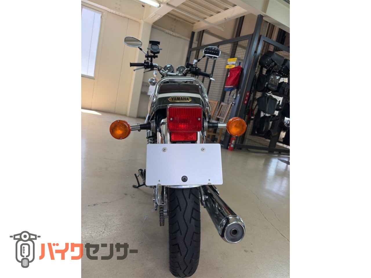 ヤマハ SR400 35thアニバーサリーモデル・USBソケット・スマホホルダー