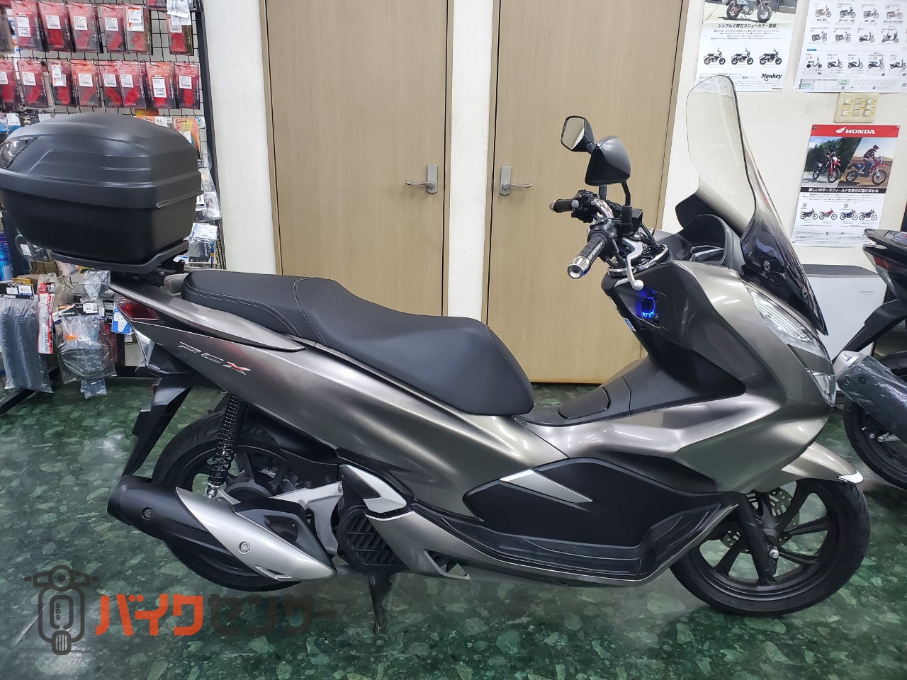 ホンダ 【動画】PCX125 JF81 スクリーン リヤBOX USB B660280| BDS