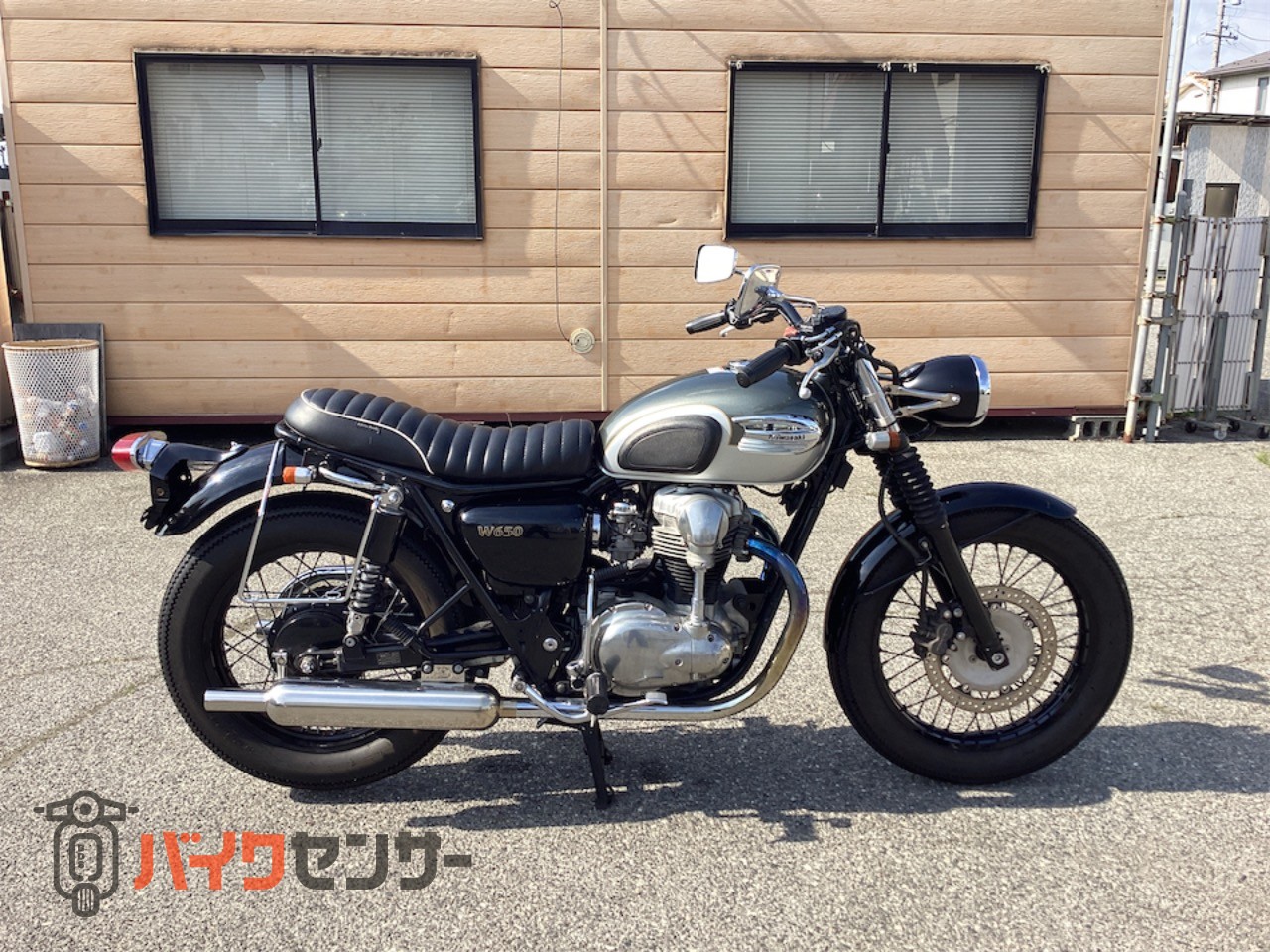 カワサキ W650 A6 ワイバンマフラー ワイドハンドル 社外シート