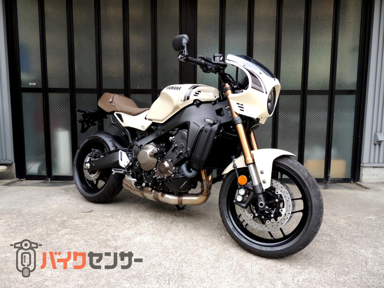 ヤマハ XSR900 日本限定車 フロントカウル スマホ連携 水冷3気筒