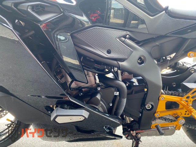 Ninja ZX-25R BabyFace製カスタムパーツ多数 バックステップ