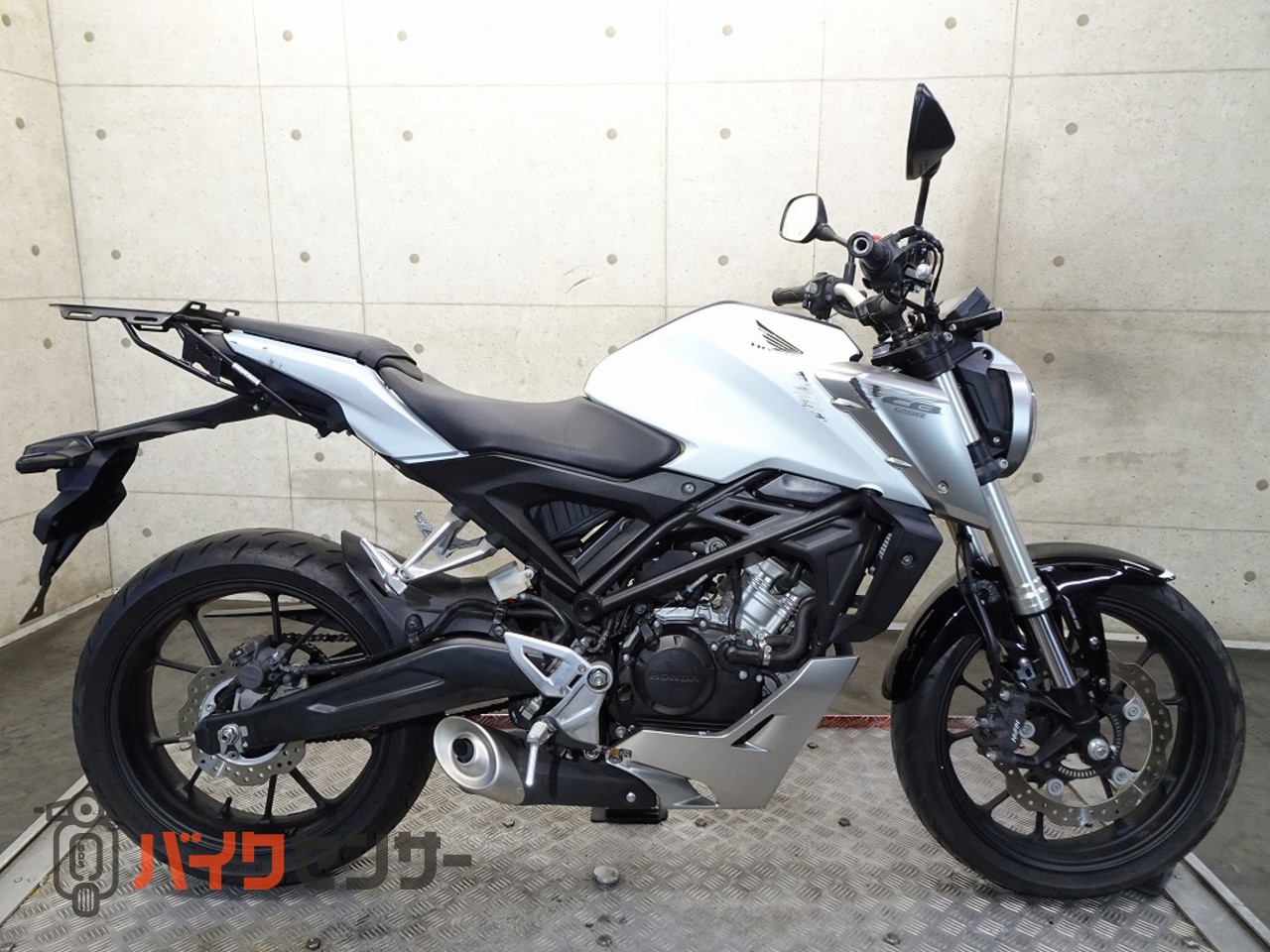 ホンダ CB125R 2018年モデル JC79 リアキャリア 社外ハンドル 