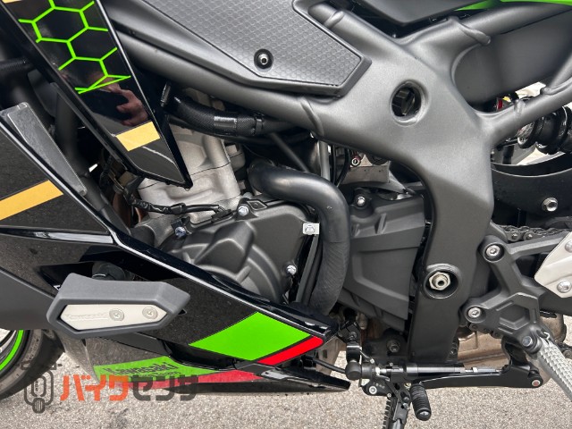 Ninja ZX-25R SE エンジンスライダー ヘルメットロック ETC車載器