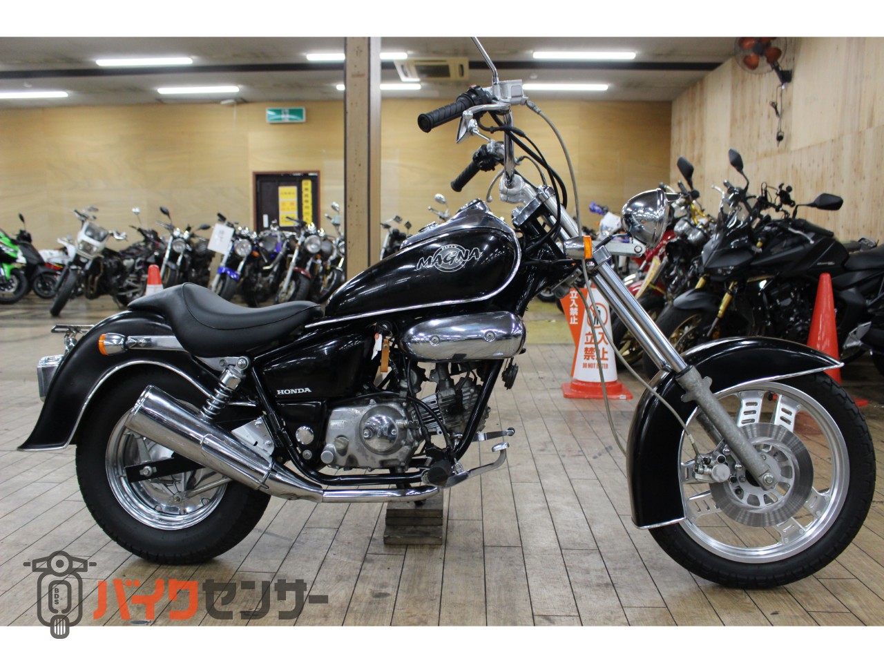 HONDA マグナ50 バイク屋整備 大阪 ホンダ 低走行 1500km 岸和田～全国輸送 ホンダ 大阪～整備済み マグナ50 カスタム車両 バッテリー新品