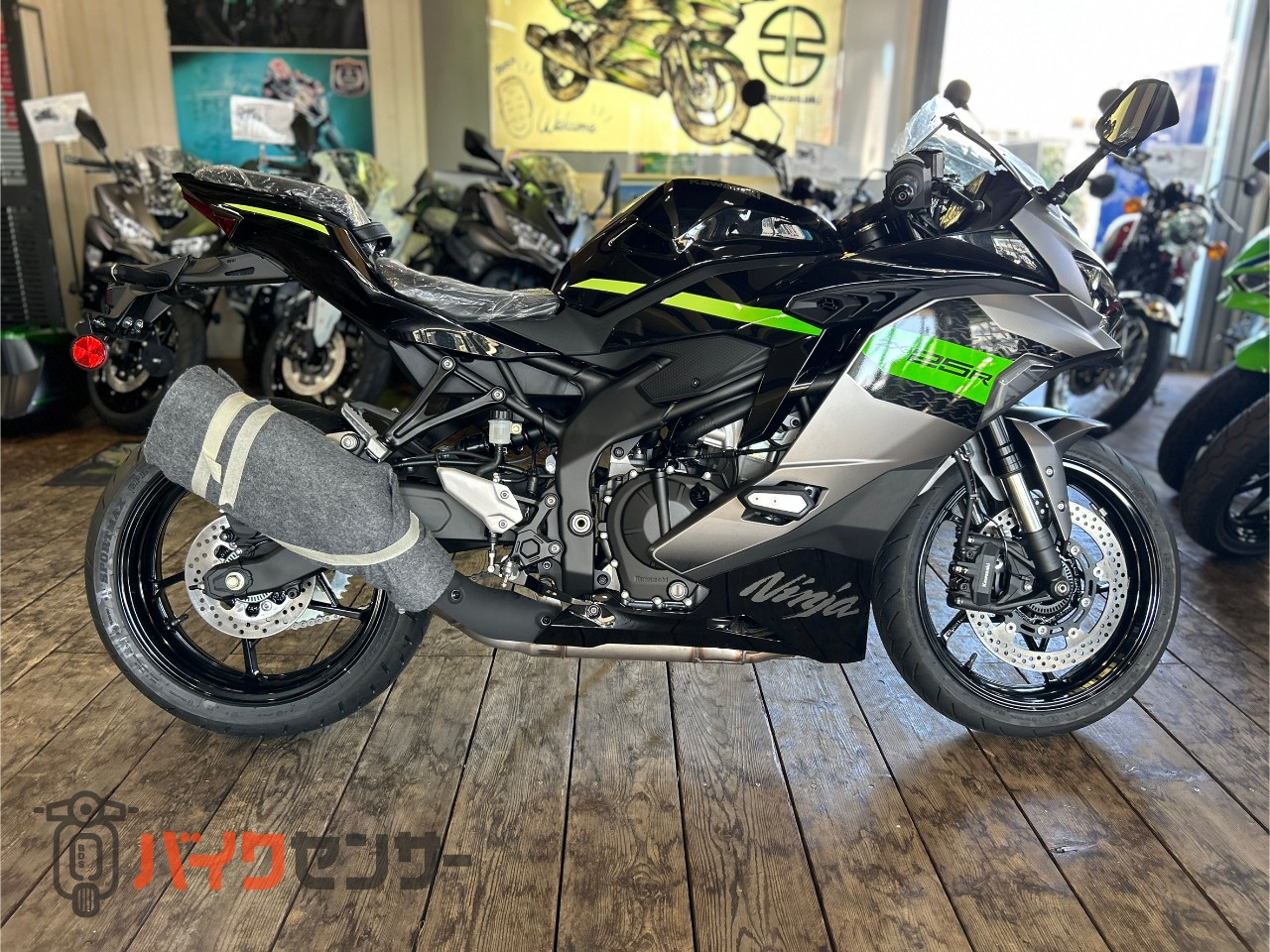 柴っち(6/25〜6/26購入) カワサキ Ninja ZX-25R SE 2026年モデル 在庫あり B665311| BDSバイク