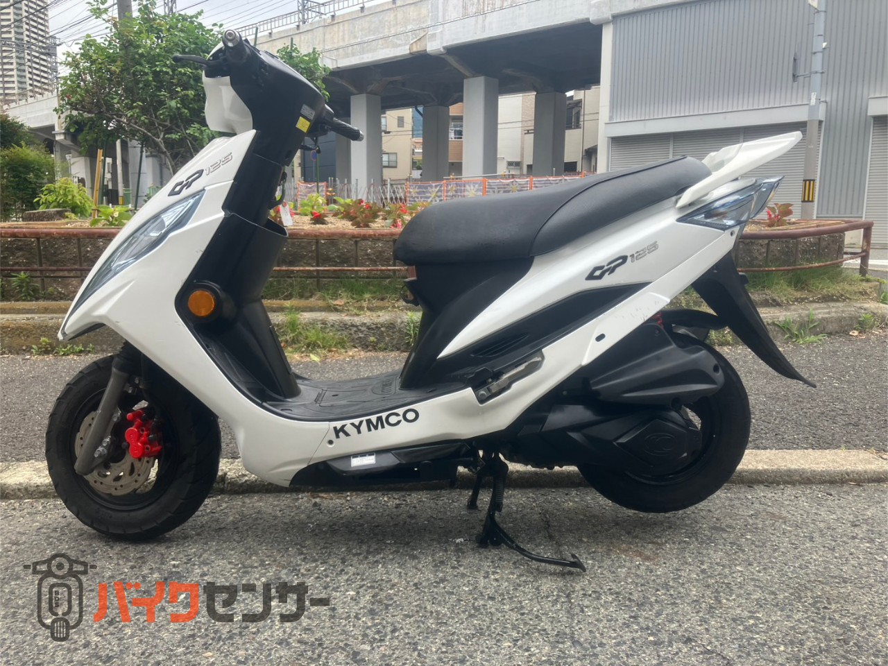 キムコ GP125i 空冷エンジン USB電源 インナーポケット 