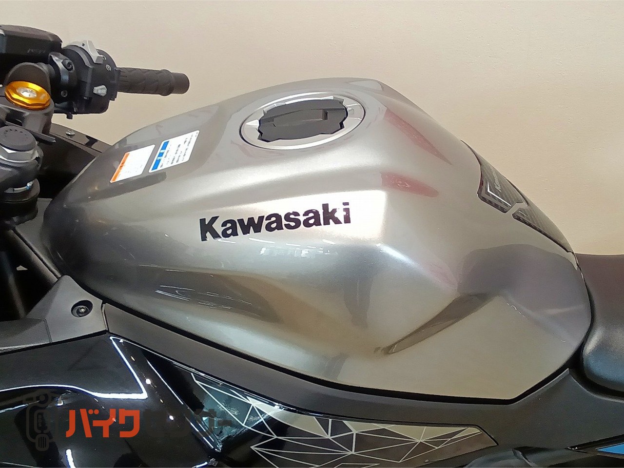 zx25r☆ガソリンタンク☆シルバーメタリック☆2024年モデル☆傷無し美