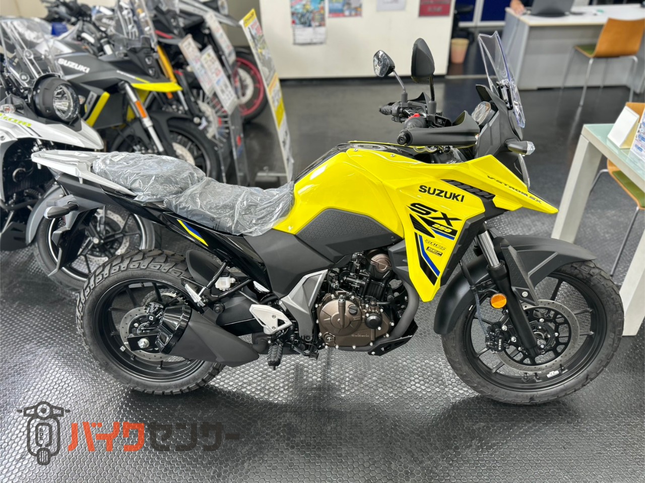 スズキ Vストローム250SX 2026年モデル チャンピオンイエローNo.2 USB