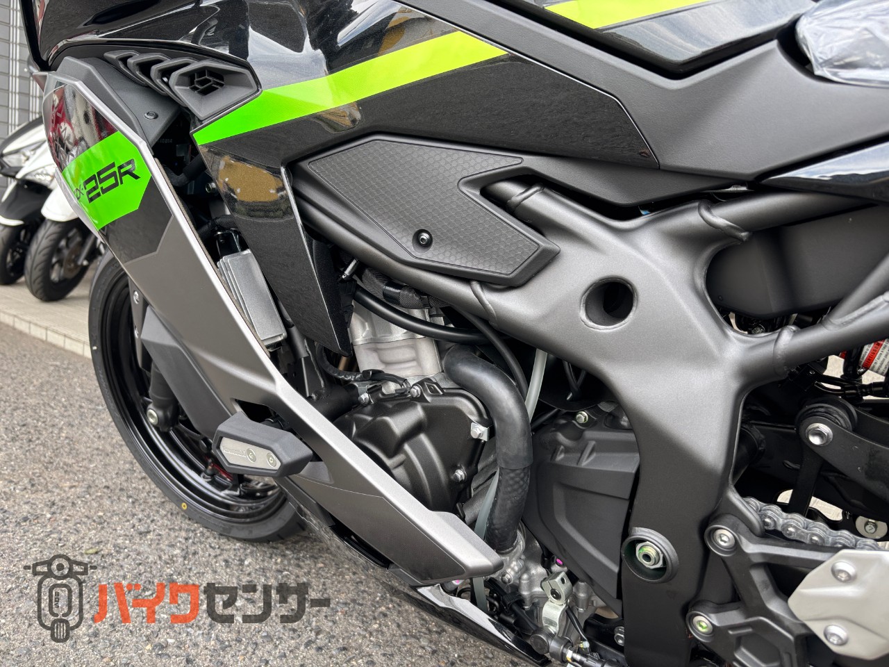 カワサキ Ninja ZX-25R SE 2026年モデル マットグレー 新車 B666883