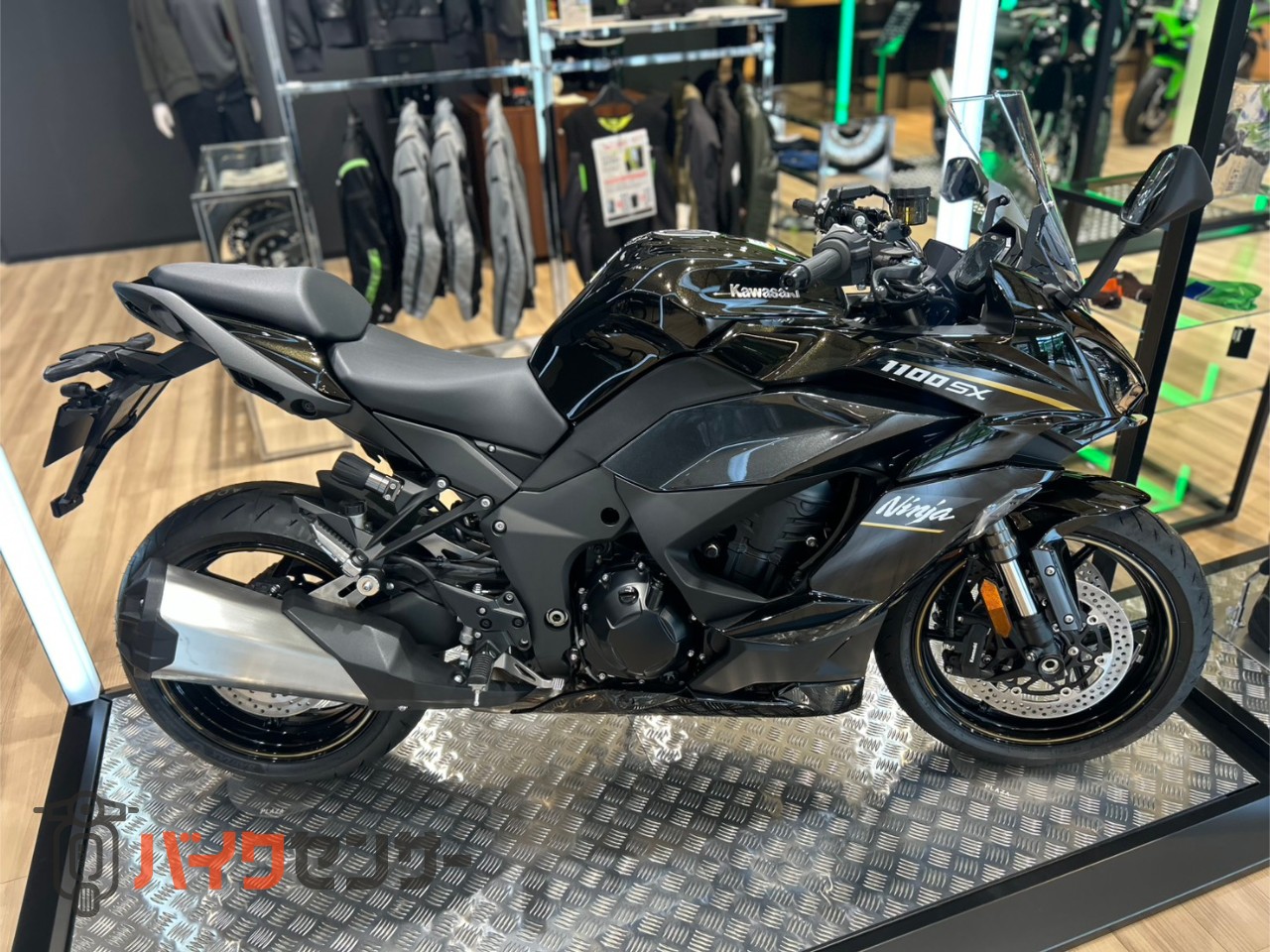 黒。 カワサキ Ninja1100SX 2026年モデル メタリックブリリアントゴールデン