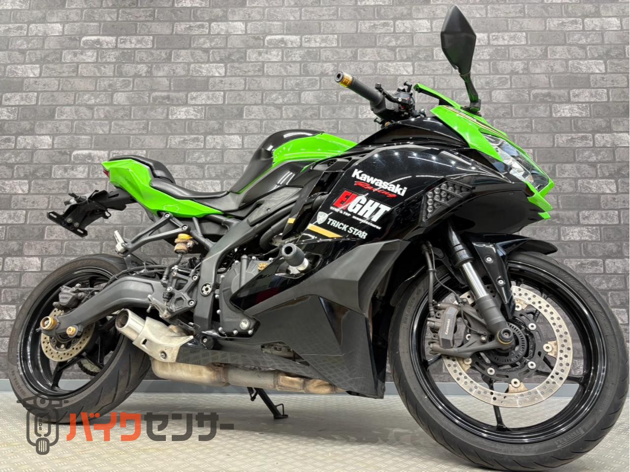 カワサキ Ninja ZX-25R SE ABS カスタムハンドル エンジン
