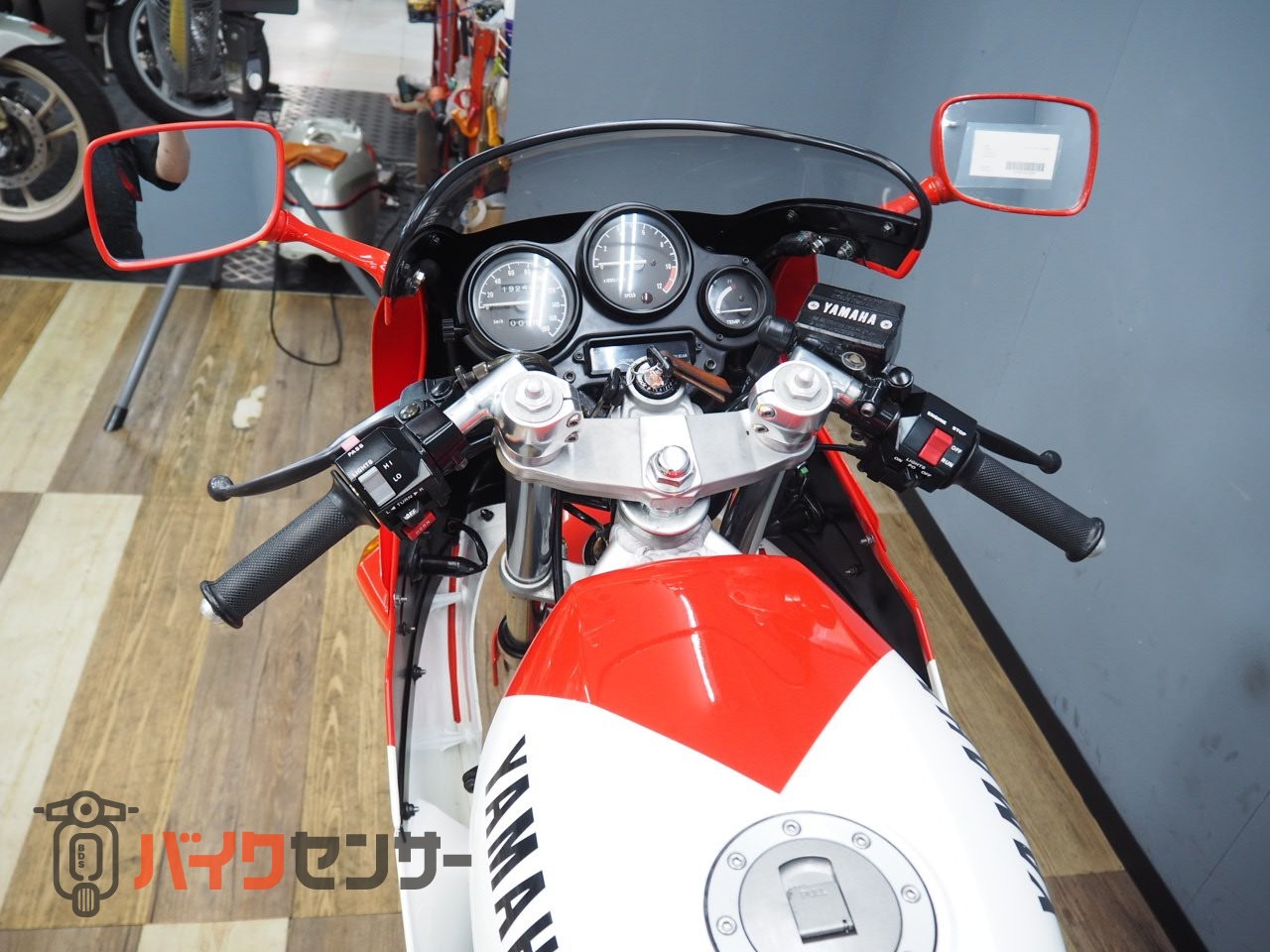 ヤマハ TZR250 2AW マルボロ特別仕様車 シングルシートカウル装備