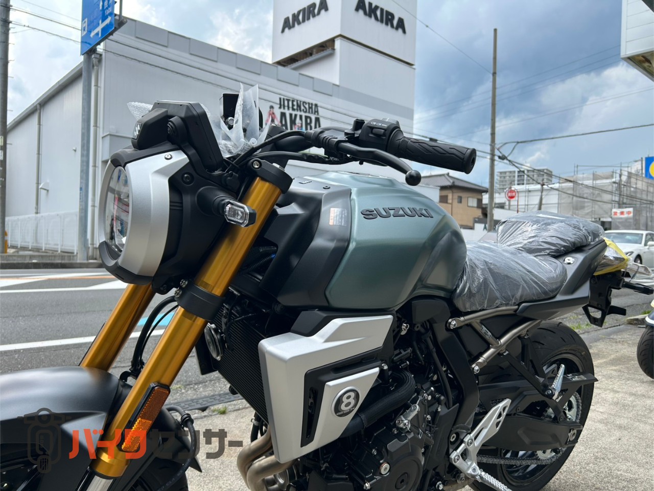 スズキ GSX-8T マットスティールグリーンメタリック USBタイプC クロス