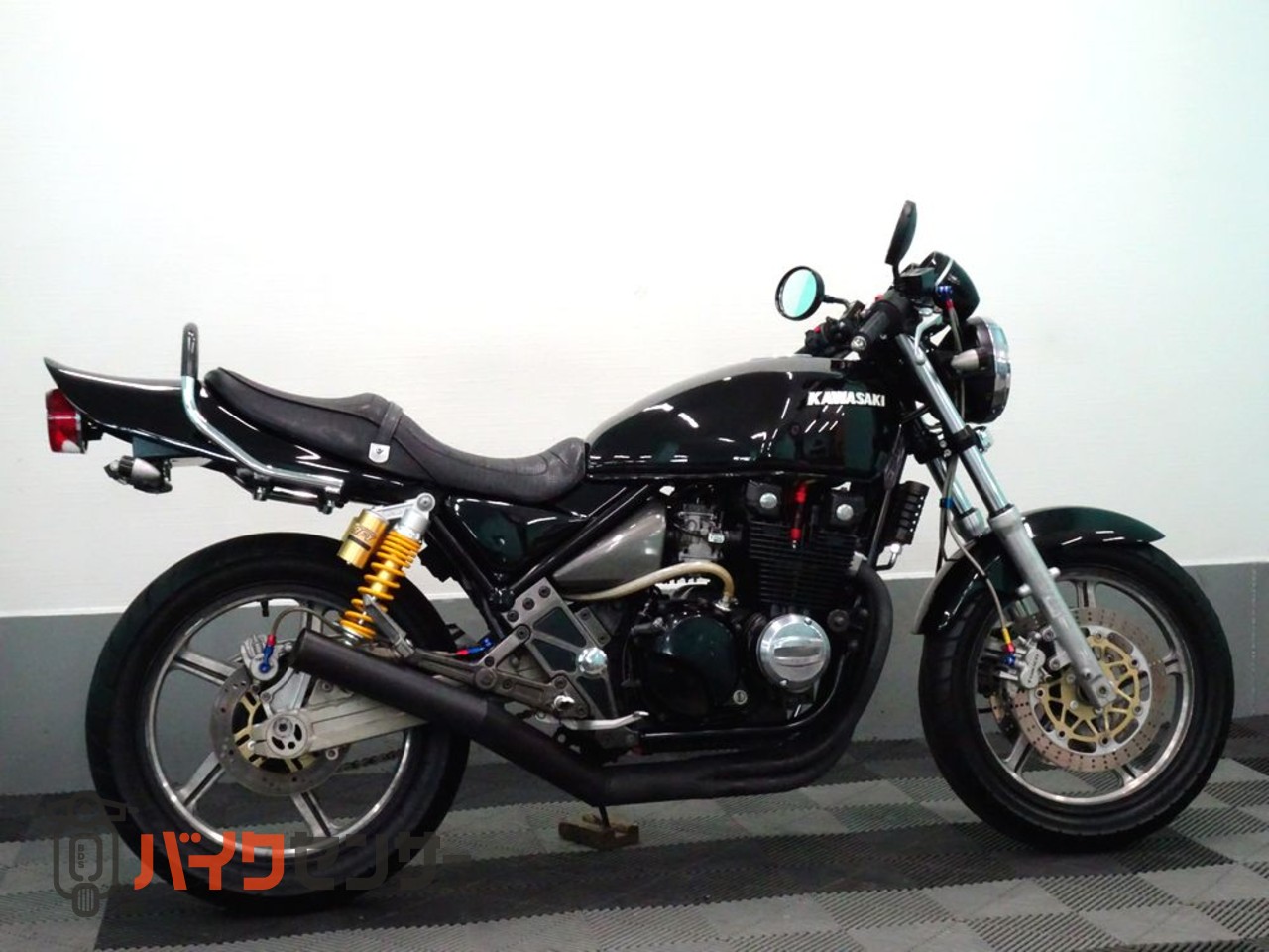 カワサキ ZEPHYR χ Z2仕様のシンプルなカスタム仕上げ ショート管装着