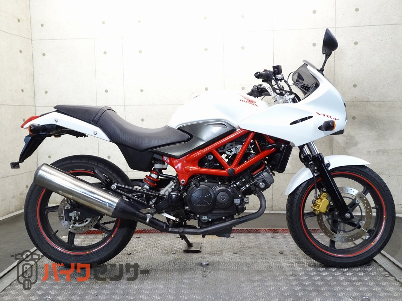 確認中、、、 ホンダ VTR250F MC33 2013年モデル ノーマル V型2気筒
