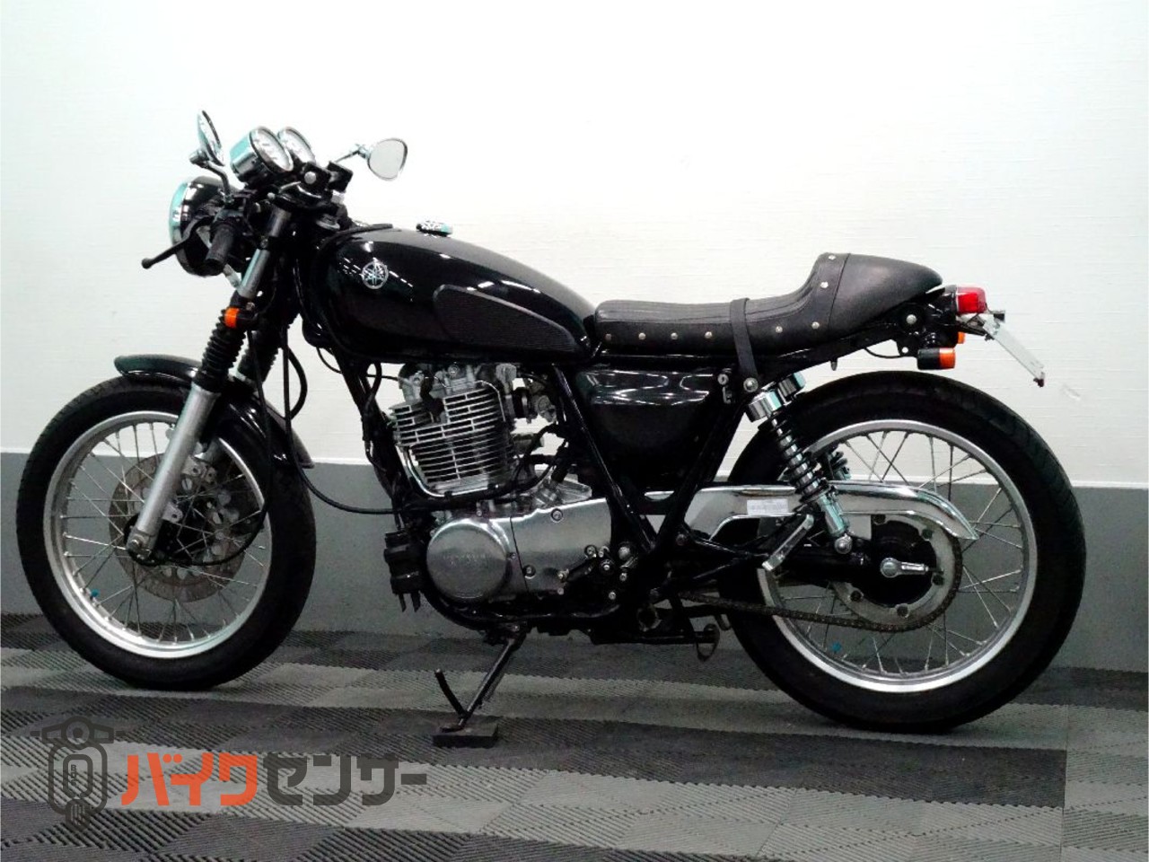 ヤマハ SR400 FIインジェクションモデル カフェスタイル 伝統の空冷単