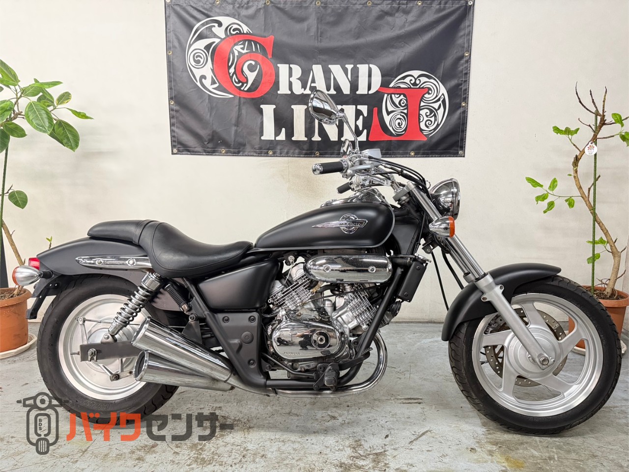 ホンダ マグナ250 LEDヘッドライト、純正マフラー、ワイドハンドル 