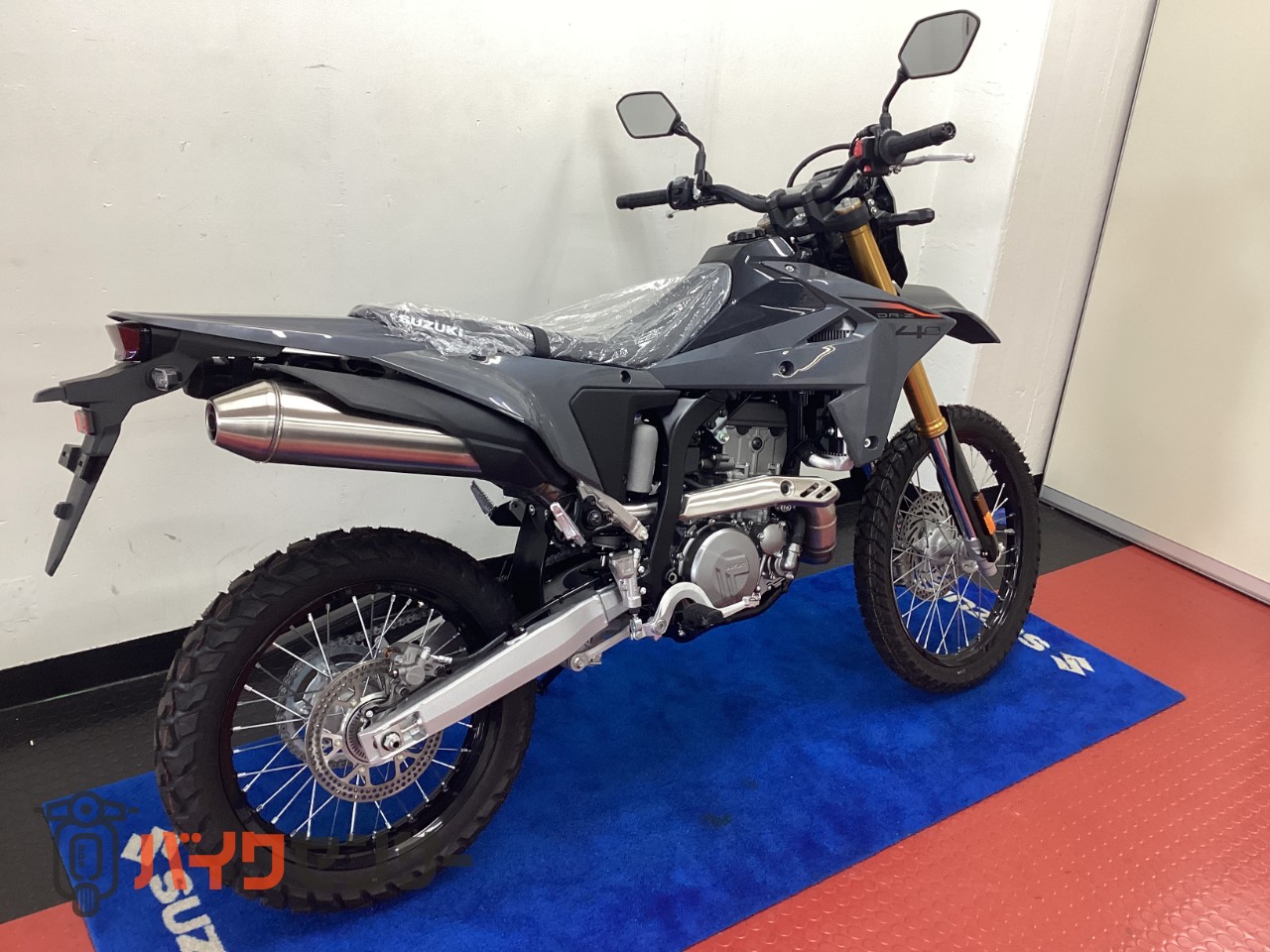 スズキ DR-Z4S ソリッドアイアングレー（YUD） 2026モデル ☆決算