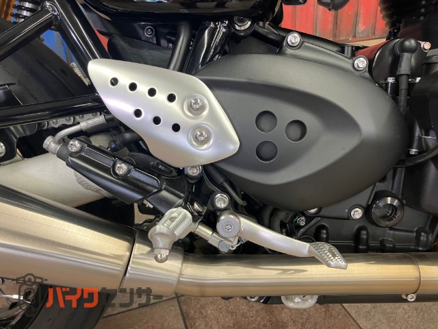 スラクストン1200RS リアオーリンズETC2．0純正ロケットカウル