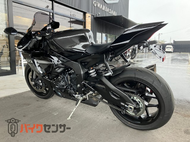 YZF-R1 アクラポビッチマフラー カーボンパーツ多数 フェンダーレス