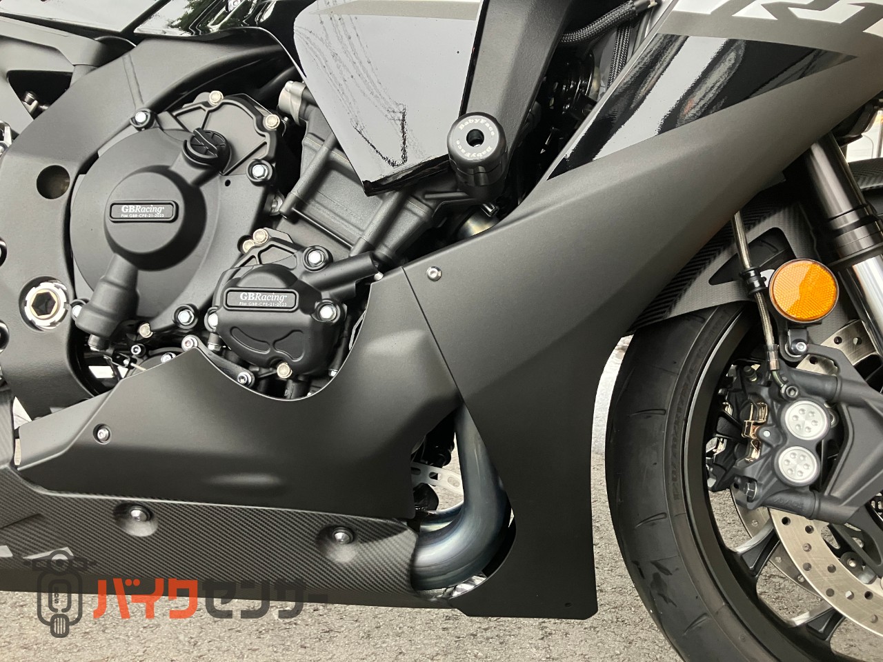 ヤマハ YZF-R1 アクラポビッチマフラー カーボンパーツ多数